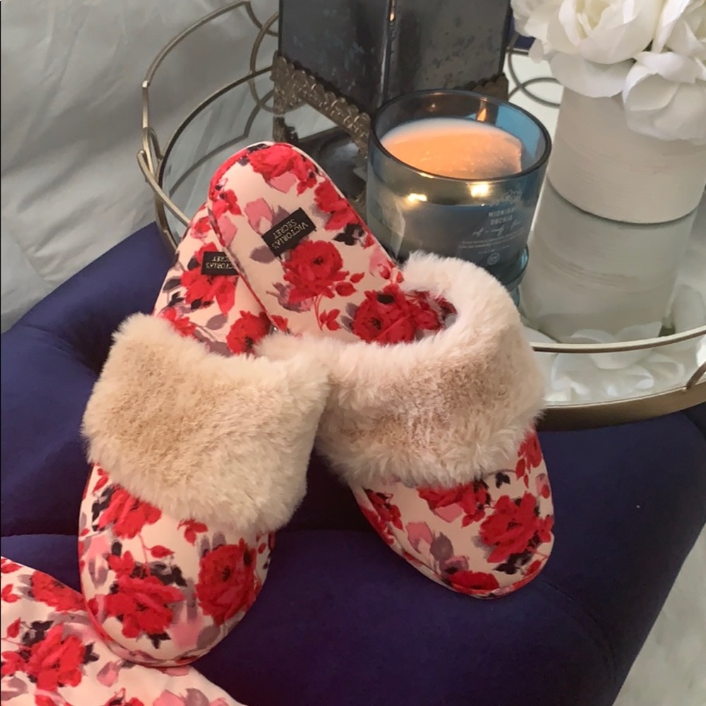 NWT Victoria’s Secret slippers size small fluffy